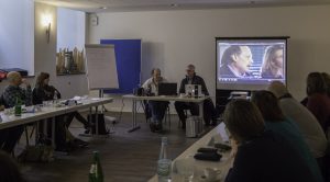 Zahlreiche Kolleginnen und Kollegen fanden sich am 18. Februar zum Fachseminar "Investigative Recherche" mit den Dozenten Edgar Verheyen (SWR) und Jörg Rehmann (Journalist, Autor) in Köln ein.